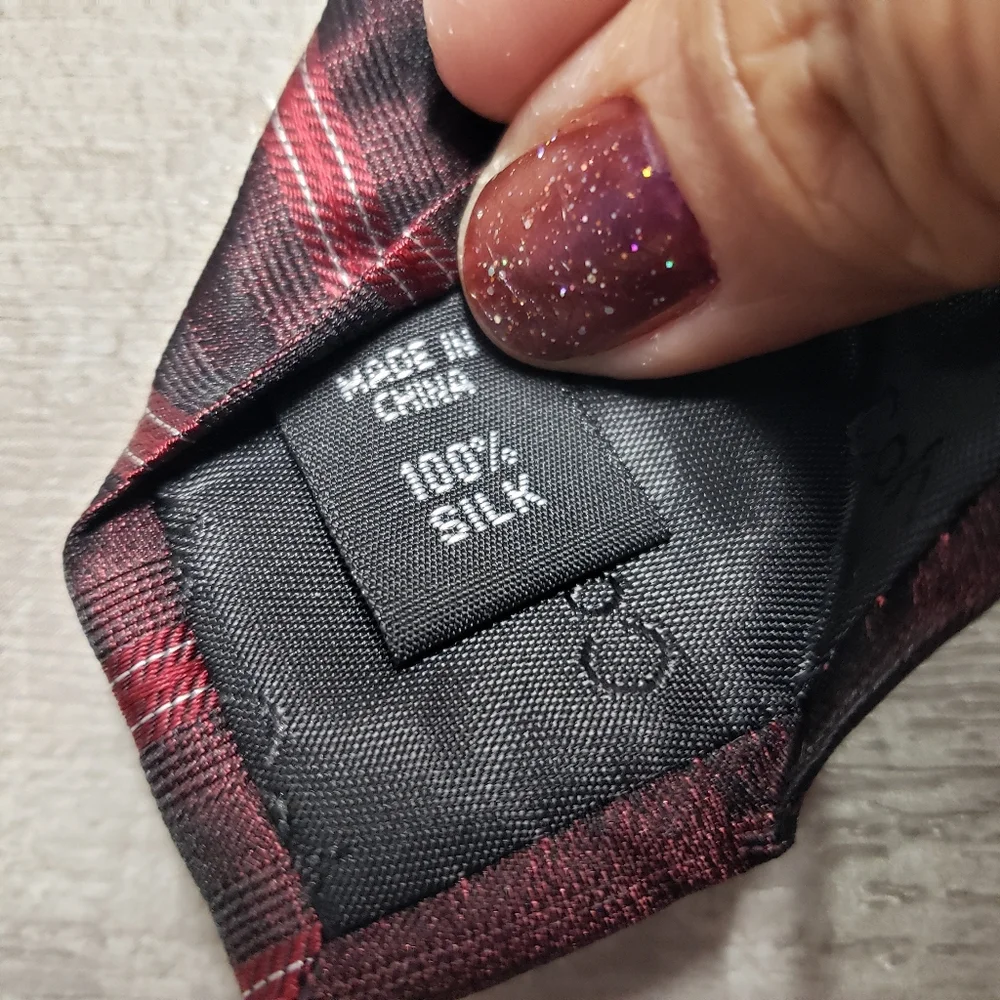Calvin Klein 100% Silk Mens 57.5x3 Necktie Carbon Stripe II Office